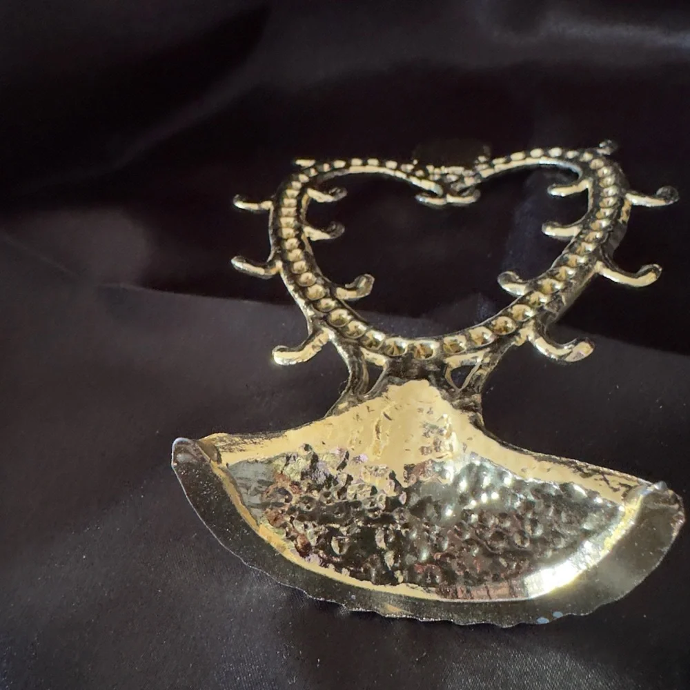 Vintage Gold Heart-Shaped Jewelry Stand - Picture 3 of 5